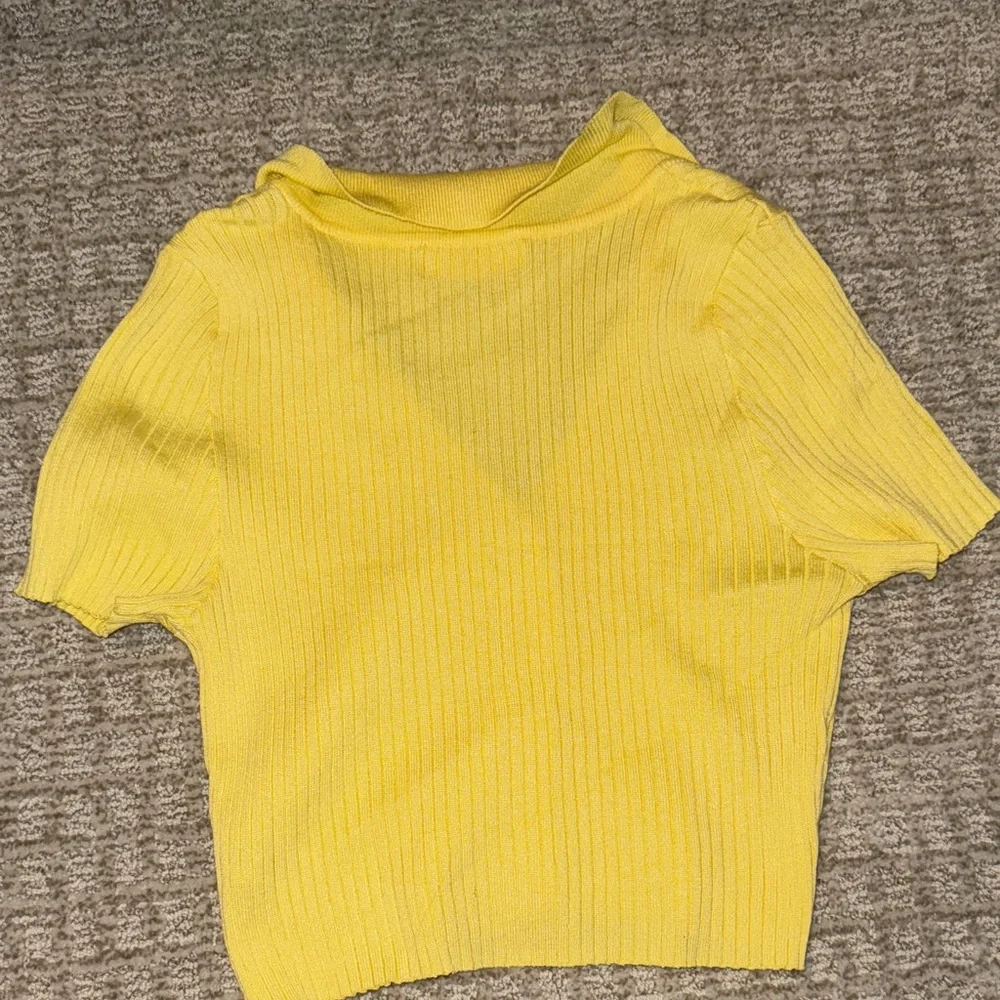 Yellow Ribbed Crop Top - Picture 3 of 3